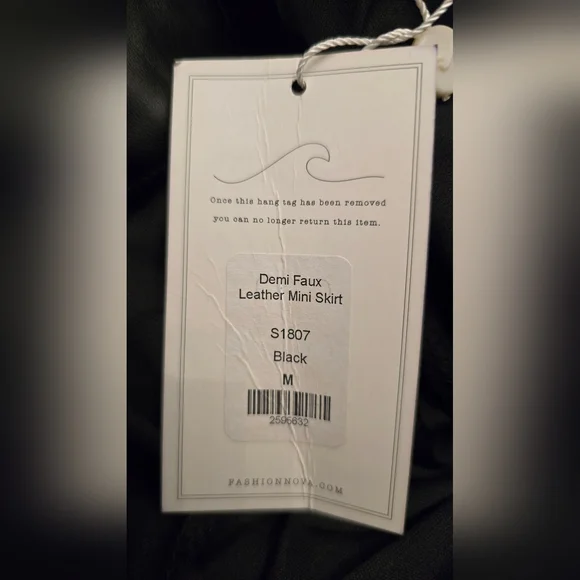 NWT Fashion Nova Vintage Demi Faux Leather Mini Skirt with shorts underneath - Picture 8 of 8